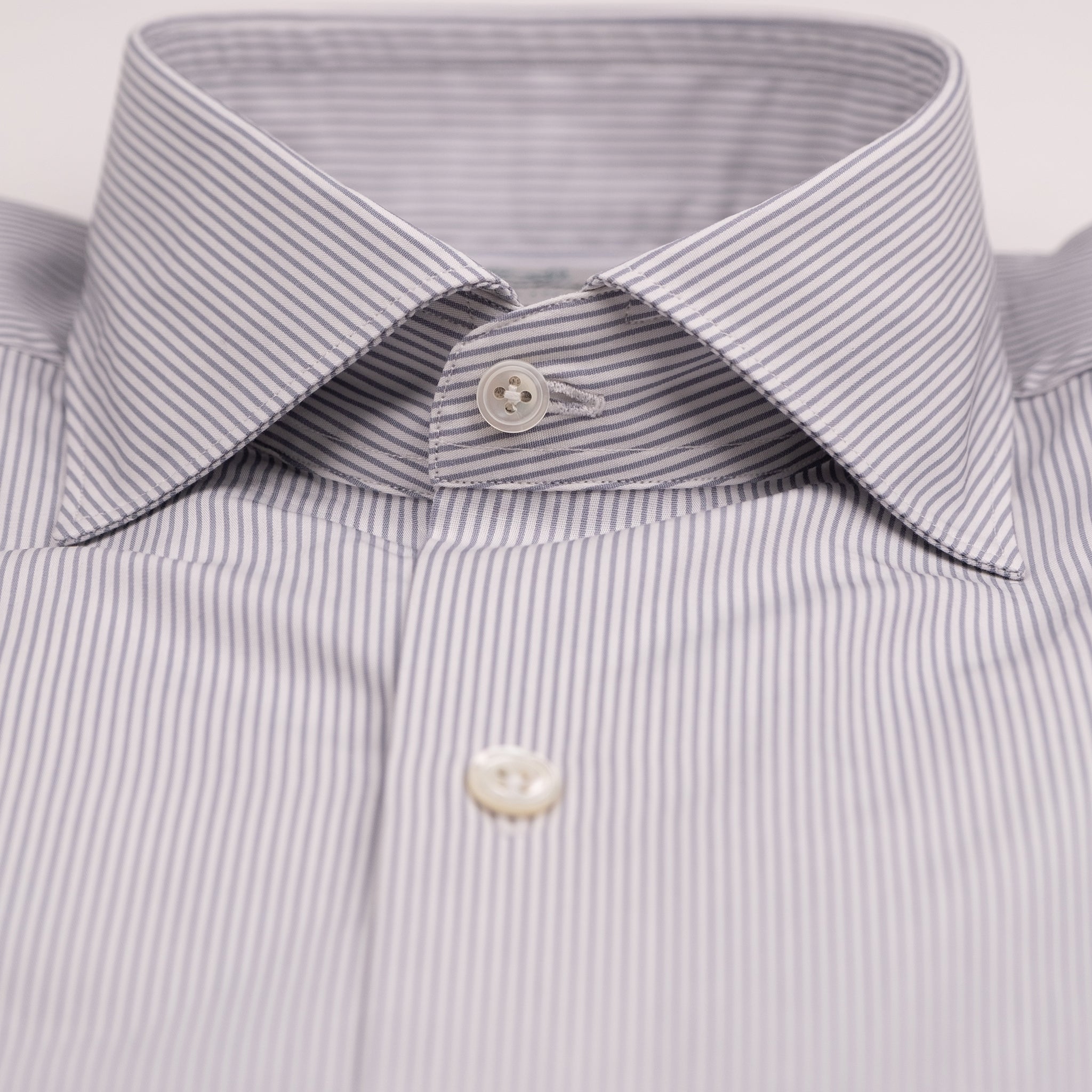 The Niven Fox Classic Light Grey Popeline Stripe Shirt cloth detail