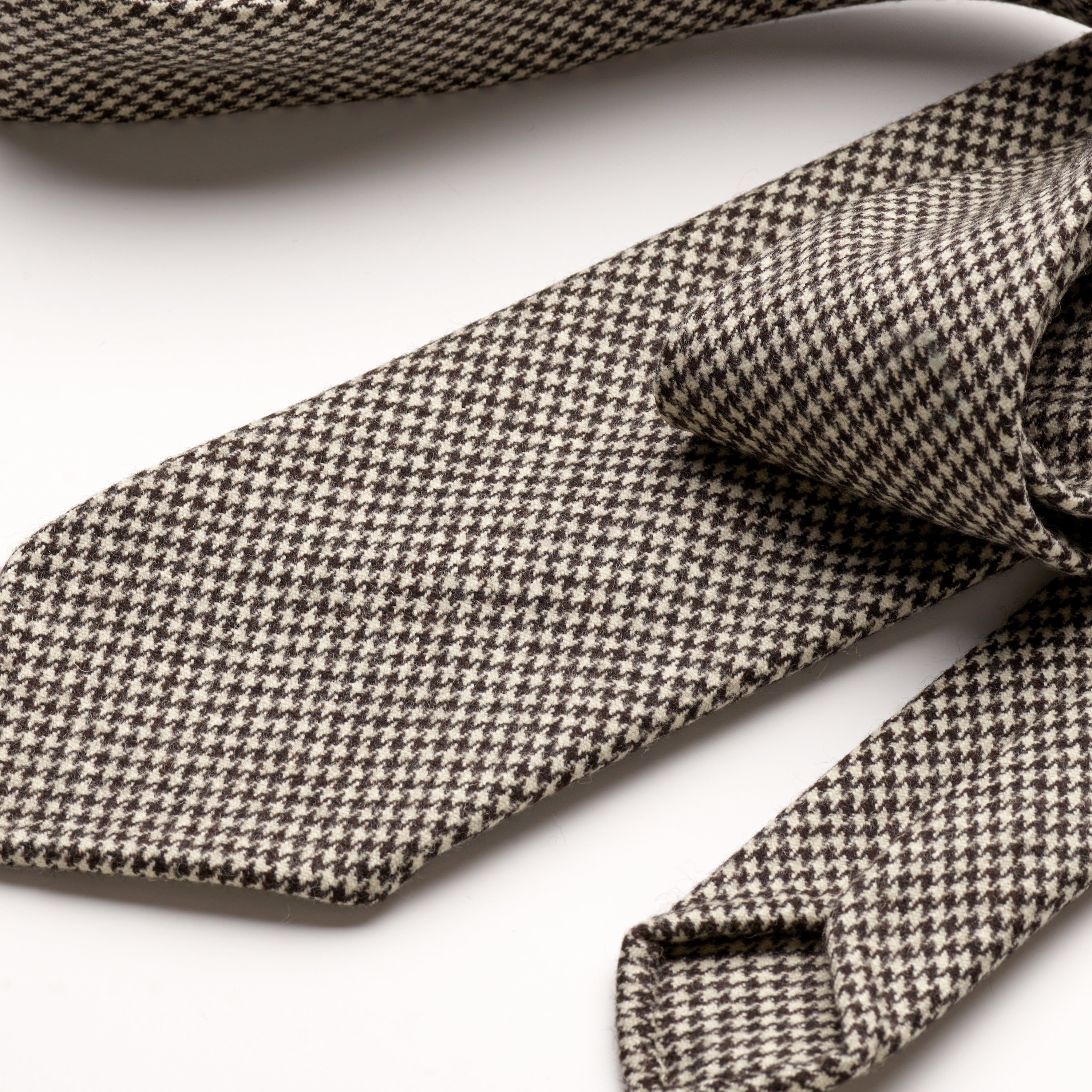 Fox brothers Black & Ecru Puppytooth Flannel tie, details 