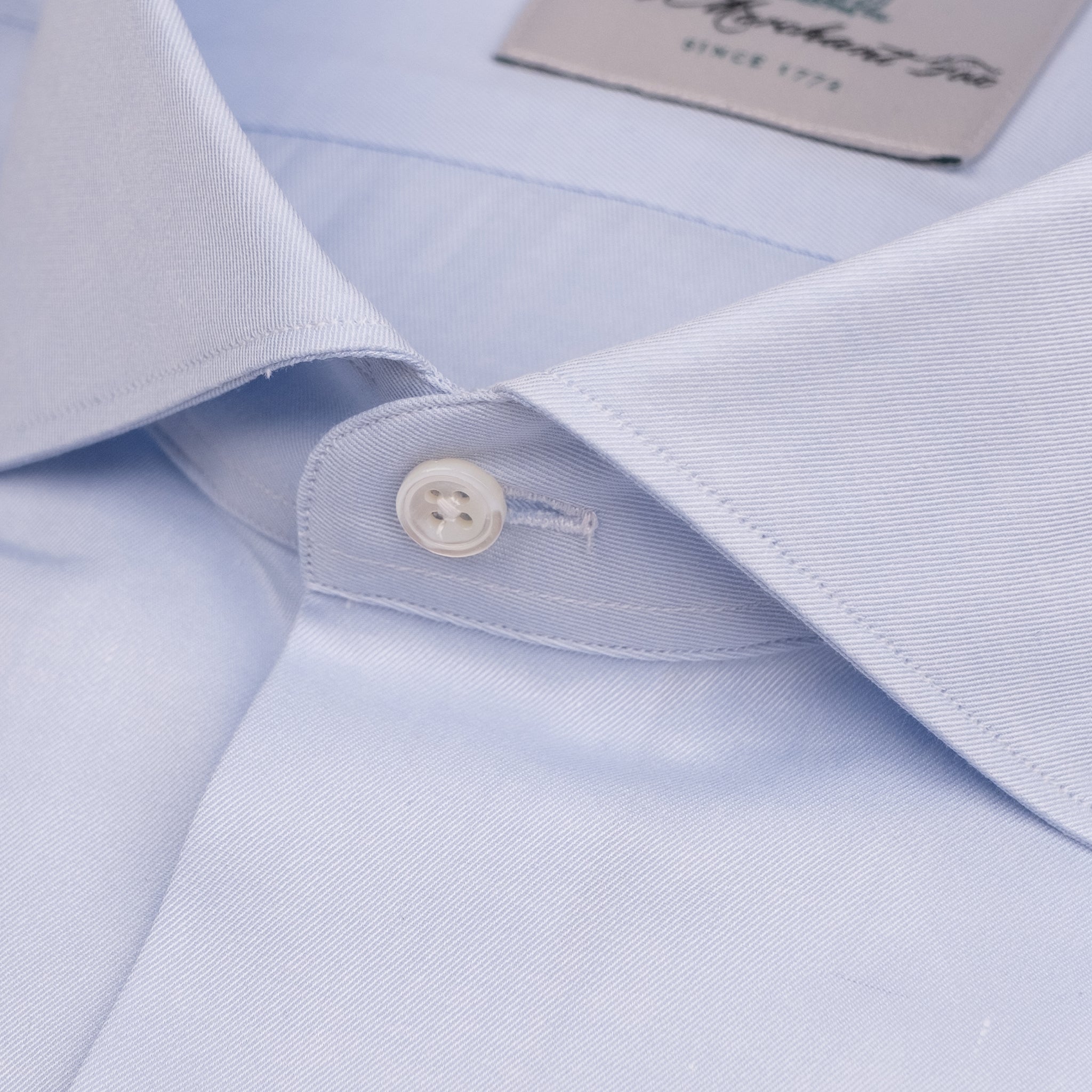 The Niven Fox Classic Light Blue Twill Shirt button detail